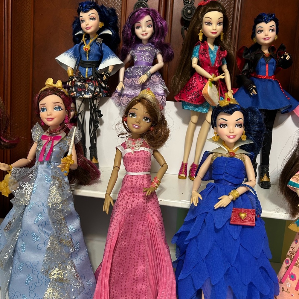 Disney Descendants Doll Collection - Pink, Blue, Purple - Picture 2 of 11